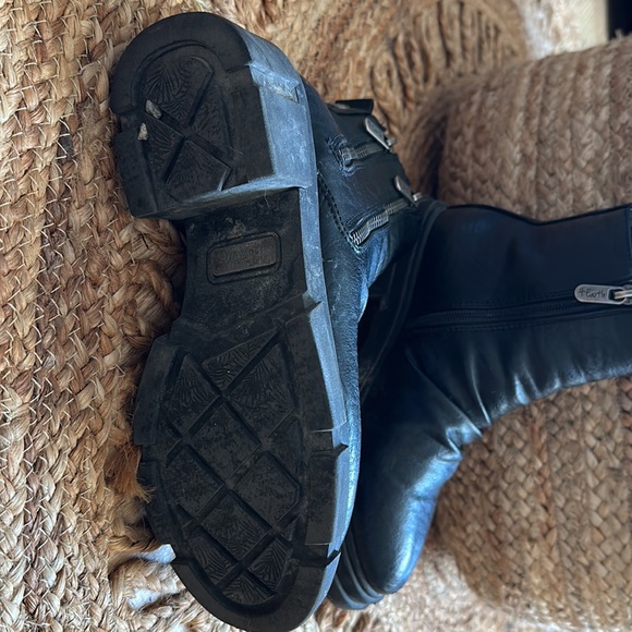 4 Earth by Blowfish W’s chunky sole boots. 7 - Picture 2 of 5